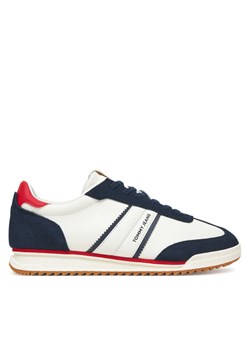 Sneakersy Tommy Jeans Tjm Retro Runner Cleated EM0EM01619 Biały ze sklepu eobuwie.pl w kategorii Buty sportowe męskie - zdjęcie 185656052