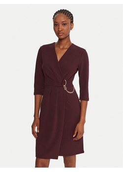 Rinascimento Sukienka koktajlowa CFC0020071002 Bordowy Regular Fit ze sklepu MODIVO w kategorii Sukienki - zdjęcie 185659353