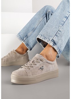 Szare Zamszowe Sneakersy na Grubej Podeszwie z Metaliczną Ozdobą Messle ze sklepu born2be.pl w kategorii Buty sportowe damskie - zdjęcie 185664594