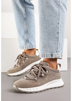 Ciemnobeżowe Sneakersy z Naturalnego Zamszu ze Skórzaną Wkładką Dolittea ze sklepu born2be.pl w kategorii Buty sportowe damskie - zdjęcie 185666934