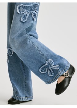 Reserved - Jeansy wide leg z aplikacjami - niebieski ze sklepu Reserved w kategorii Spodnie dziewczęce - zdjęcie 185678430