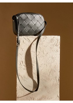 Sinsay - Torebka crossbody z imitacji skóry z plecionką - czarny - id: 650EK-99X - marki Sinsay - 185702291 Sinsay - Torebka crossbody z imitacji skóry z plecionką - czarny ze sklepu Sinsay w kategorii Torebki damskie - zdjęcie 185702291