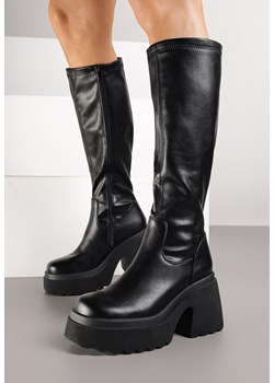 Czarne Kozaki na Grubej Podeszwie i Obcasie z Dopasowaną Cholewką Astigalla ze sklepu born2be.pl w kategorii Kozaki damskie - zdjęcie 185710403