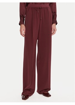 Marella Spodnie materiałowe Vanto 2523136065 Bordowy Regular Fit ze sklepu MODIVO w kategorii Spodnie damskie - zdjęcie 185713750