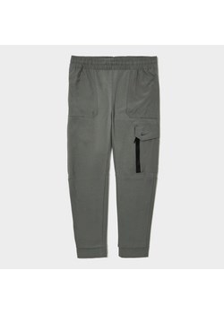 NIKE SPODNIE K NSW CITY UTILITY EO FLC PANT ze sklepu JD Sports  w kategorii Spodnie chłopięce - zdjęcie 185715553