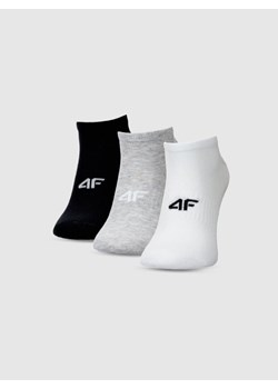 Męskie skarpetki (3-pack) 4F 4FWMM00USOCM442 - multikolor ze sklepu Sportstylestory.com w kategorii Skarpetki męskie - zdjęcie 185716481