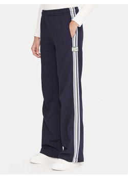 Lacoste Spodnie dresowe XF5250 Granatowy Regular Fit ze sklepu MODIVO w kategorii Spodnie damskie - zdjęcie 185720053