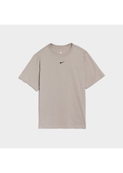 NIKE T-SHIRT W NSW TEE ESSNTL LBR ze sklepu JD Sports  w kategorii Bluzki damskie - zdjęcie 185724693
