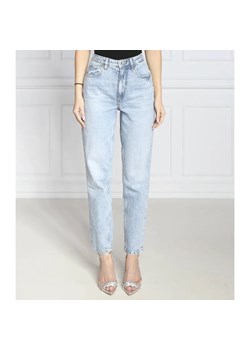 GUESS Jeansy MOM JEAN | Tapered fit ze sklepu Gomez Fashion Store w kategorii Jeansy damskie - zdjęcie 185726561
