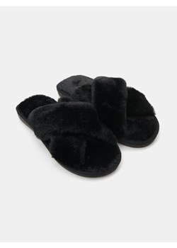 Sinsay - Kapcie ze sztucznym futrem - czarny ze sklepu Sinsay w kategorii Kapcie damskie - zdjęcie 185730942