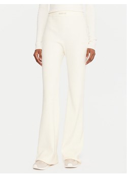 Guess Legginsy V5BB08 Z3JD2 Écru Flare Fit ze sklepu MODIVO w kategorii Spodnie damskie - zdjęcie 185737513