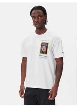 adidas T-Shirt National Geographic KC2349 Biały Loose Fit ze sklepu MODIVO w kategorii T-shirty męskie - zdjęcie 185741483