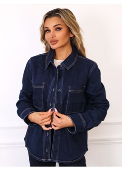KOSZULA JEANSOWA OVERSIZE ZAPINANA NA GUZIKI- GRANATOWA ze sklepu olika.com.pl w kategorii Koszule damskie - zdjęcie 185746950
