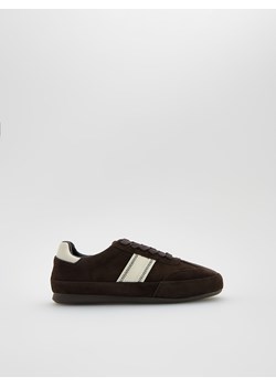 Reserved - Zamszowe sneakersy - ciemnobrązowy ze sklepu Reserved w kategorii Buty sportowe damskie - zdjęcie 185747401