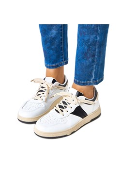 Biało-czarne damskie sneakersy Marcella białe ze sklepu ButyModne.pl w kategorii Buty sportowe damskie - zdjęcie 185748801