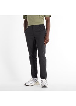 Spodnie męskie New Balance MP43554BK – czarne ze sklepu New Balance Poland w kategorii Spodnie męskie - zdjęcie 185753410