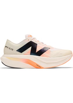 Buty męskie New Balance FuelCell SC Elite V4 MRCELCW4 – beżowe ze sklepu New Balance Poland w kategorii Buty sportowe męskie - zdjęcie 185754150