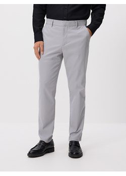 Reserved - Spodnie chino slim fit - jasnoszary ze sklepu Reserved w kategorii Spodnie męskie - zdjęcie 185756954