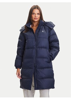 Calvin Klein Jeans Płaszcz zimowy Essential LV047D502G Granatowy Regular Fit ze sklepu MODIVO w kategorii Płaszcze damskie - zdjęcie 185761151