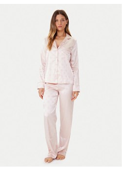 Guess Piżama O5BX05 W4732 Różowy Regular Fit ze sklepu MODIVO w kategorii Piżamy damskie - zdjęcie 185761632
