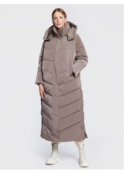 Calvin Klein Płaszcz zimowy Modern K20K205127 Brązowy Regular Fit ze sklepu MODIVO w kategorii Płaszcze damskie - zdjęcie 185761783