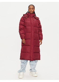 Tommy Jeans Płaszcz zimowy Alaska DW0DW18860 Bordowy Regular Fit ze sklepu MODIVO w kategorii Kurtki damskie - zdjęcie 185761803