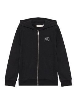 Calvin Klein Jeans Bluza Badge IB0IB02213 Czarny Relaxed Fit ze sklepu MODIVO w kategorii Bluzy chłopięce - zdjęcie 185761831