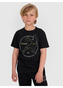 Chłopięcy t-shirt z nadrukiem 4F 4FJWAW25TTSHM2413 - czarny ze sklepu Sportstylestory.com w kategorii T-shirty chłopięce - zdjęcie 185769954