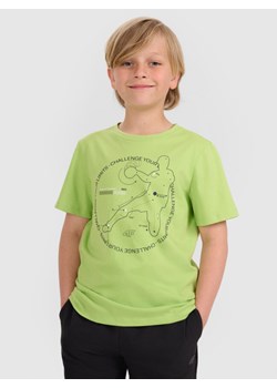 Chłopięcy t-shirt z nadrukiem 4F 4FJWAW25TTSHM2413 - zielony ze sklepu Sportstylestory.com w kategorii T-shirty chłopięce - zdjęcie 185769971