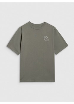 Chłopięcy t-shirt z nadrukiem 4F 4FJWAW25TTSHM2412 - szary ze sklepu Sportstylestory.com w kategorii T-shirty chłopięce - zdjęcie 185769993