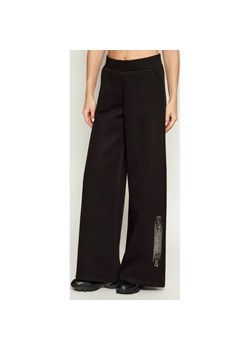 EA7 Spodnie | Relaxed fit ze sklepu Gomez Fashion Store w kategorii Spodnie damskie - zdjęcie 185776213