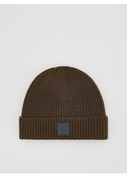 Reserved - Czapka beanie z naszywką - brązowy ze sklepu Reserved w kategorii Czapki zimowe męskie - zdjęcie 185778104