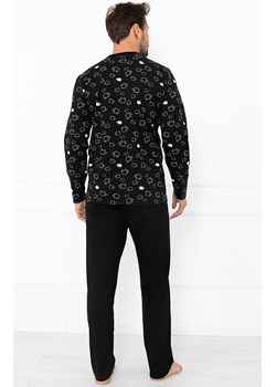 Długa piżama męska w owce Wito, Kolor czarny-wzór, Rozmiar M, Italian Fashion - id: 215169 - marki Italian Fashion - 185799194 Długa piżama męska w owce Wito, Kolor czarny-wzór, Rozmiar M, Italian Fashion ze sklepu Intymna w kategorii Piżamy męskie - zdjęcie 185799194