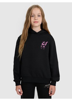 Dziewczęca bluza nierozpinana z kapturem 4F 4FJWAW25TSWSF2147 - czarna ze sklepu Sportstylestory.com w kategorii Bluzy dziewczęce - zdjęcie 185805780