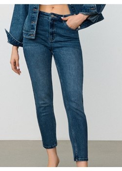 Sinsay - Spodnie jeansowe mom comfort fit - niebieski ze sklepu Sinsay w kategorii Jeansy damskie - zdjęcie 185811881