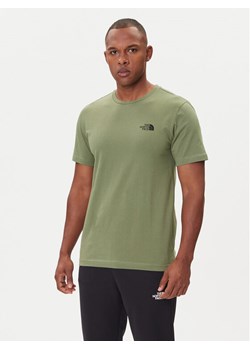 The North Face T-Shirt Half Dome Photo NF0A8EE9 Zielony Regular Fit ze sklepu MODIVO w kategorii T-shirty męskie - zdjęcie 185813480
