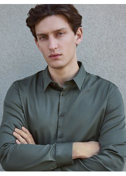 Reserved - Gładka koszula slim fit - zielony ze sklepu Reserved w kategorii Koszule męskie - zdjęcie 185817384
