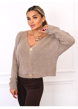 SWETER ZAPINANY NA ZŁOTE BROSZKI- JASNOBRĄZOWY ze sklepu olika.com.pl w kategorii Swetry damskie - zdjęcie 185817913