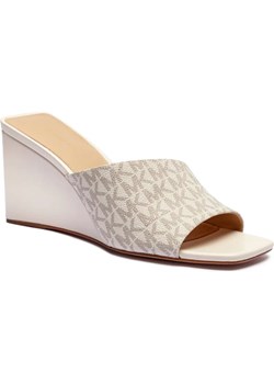 Michael Kors Klapki MERRIAM WEDGE | z dodatkiem skóry ze sklepu Gomez Fashion Store w kategorii Klapki damskie - zdjęcie 185822914