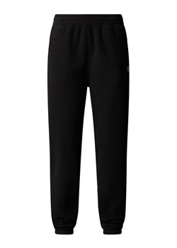 The North Face Spodnie dresowe Glacier NF0A8DQR Czarny Regular Fit ze sklepu MODIVO w kategorii Spodnie damskie - zdjęcie 185833763
