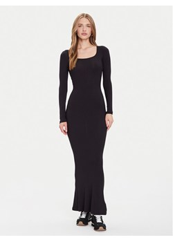 Guess Sukienka codzienna O5BK03 KCDA2 Czarny Slim Fit ze sklepu MODIVO w kategorii Majtki damskie - zdjęcie 185833801
