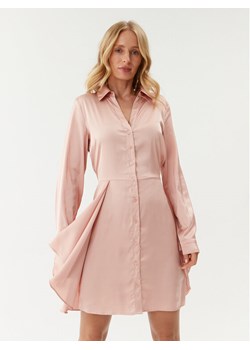 Guess Sukienka koszulowa Alya W2BK83 WF1T2 Różowy Regular Fit ze sklepu MODIVO w kategorii Sukienki - zdjęcie 185833883