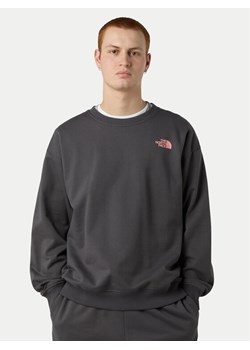 The North Face Bluza Expedition Celebration NF0A8E3G Szary Relaxed Fit ze sklepu MODIVO w kategorii Bluzy męskie - zdjęcie 185834061
