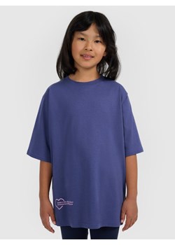 Dziewczęcy t-shirt oversize z nadrukiem 4F 4FJRAW25TTSHF3187 - granatowy ze sklepu Sportstylestory.com w kategorii Bluzki dziewczęce - zdjęcie 185837531