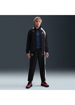 Męskie dresowe spodnie piłkarskie z tkaniny Nike Total 90 Chelsea F.C. (wersja trzecia) - Czerń ze sklepu Nike poland w kategorii Spodnie męskie - zdjęcie 185841582