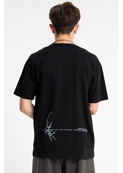 Czarny t-shirt loose z autorską grafiką z tyłu, rozmiar - 170, kolor - czarny ze sklepu REPORTER w kategorii T-shirty chłopięce - zdjęcie 185842813