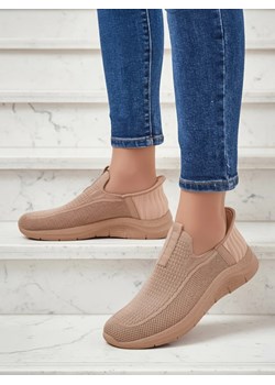 Damskie buty slip on Selene Beżowe – wygodne sneakersy na płaskim obcasie ze sklepu royalfashion.pl w kategorii Buty sportowe damskie - zdjęcie 185844943