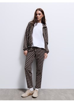 Mohito - Dresowe joggery w monogram - czarny ze sklepu Mohito w kategorii Spodnie damskie - zdjęcie 185846740