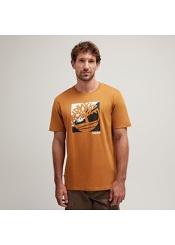 TIMBERLAND T-SHIRT LOGO GRAPHIC SHORT SLEEVE TEE ze sklepu Timberland w kategorii T-shirty męskie - zdjęcie 185847063