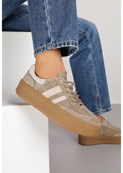 Ciemnobeżowe Sneakersy Zamszowe na Platformie ze Skórzaną Wkładką Ozdobione Paskiem Adivrie ze sklepu renee.pl w kategorii Buty sportowe damskie - zdjęcie 185852193